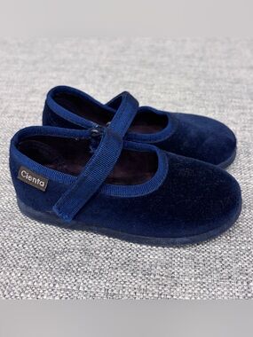 Cienta size 23 (similar to 6.5) navy velvet VGUC